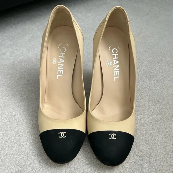 ❗️SOLD❗️ CHANEL Beige And Black Goatskin Cap Toe Heels CC Size 37 US 7 Pumps - Picture 3 of 14